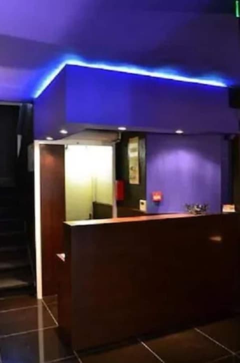 Hotel Schtak, Reception