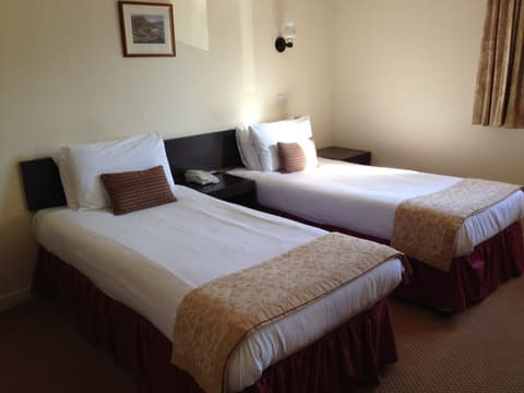 Highlander Hotel, Room