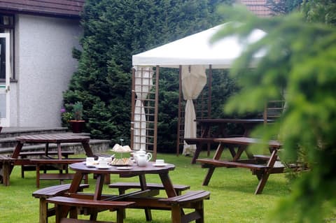 Highlander Hotel, Garden