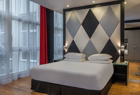 L'Empire Paris, Room