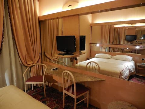 Hotel Roma, Room