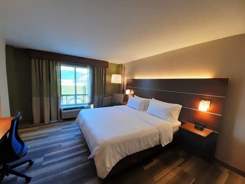 Holiday Inn Express Hotel & Suites Trincity Trinidad Airport by IHG, Room