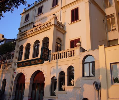 Jonic Hotel Mazzaro', Front of property - evening/night