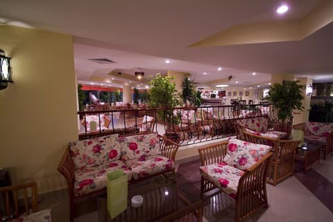 Flamenco Beach and Resort, Lobby sitting area