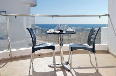 Intouriste Hôtel & Suites, Room