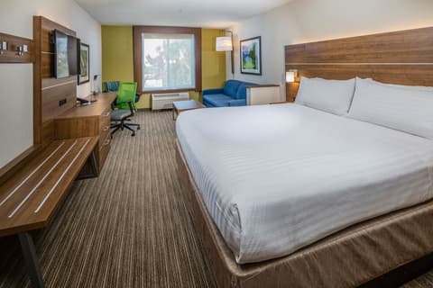 Holiday Inn Express and Suites Modesto by IHG, Room