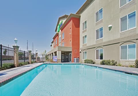 Holiday Inn Express and Suites Modesto by IHG, Pool