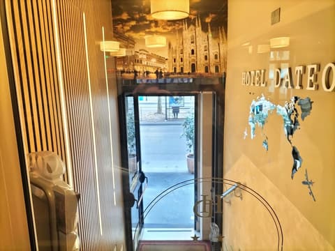 Hotel Dateo, Interior entrance