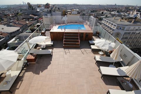 Hotel Grand Washington, Rooftop pool