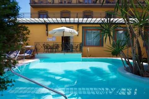 Hotel Zi Teresa, Outdoor pool