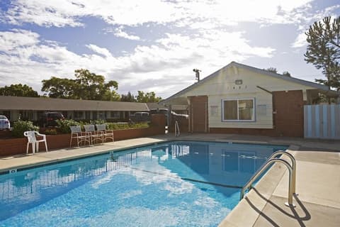 Americas Best Value Inn Livermore, Pool
