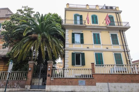 Hotel Latinum, Front of property