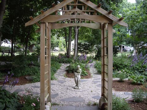 Isaiah Jones Homestead Bed & Breakfast, Property grounds