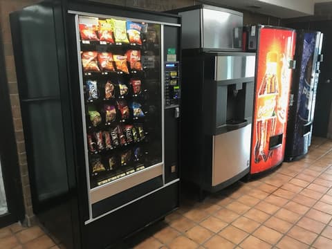 Marvin's Garden Inn, Vending machine