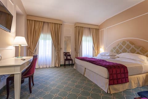 Villa San Lucchese, Room