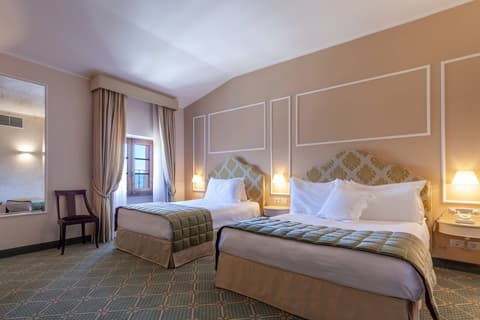 Villa San Lucchese, Room