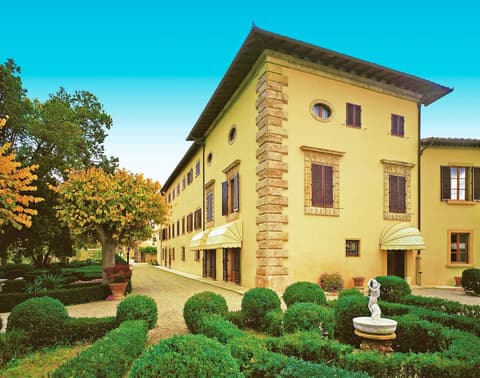 Villa San Lucchese, Front of property
