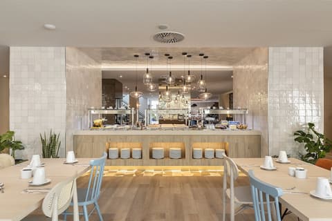 Crowne Plaza Caparica Lisbon by IHG, Breakfast meal
