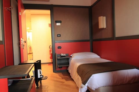 Hotel Metro, Room