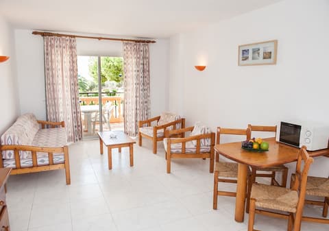 Apartamentos Sol Romántica by DOT Suites, Room