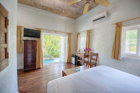 A Stone's Throw Away, Room