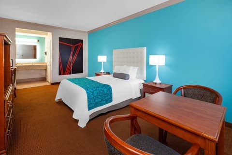 Howard Johnson Hotel & Suites by Wyndham Pico Rivera, Room