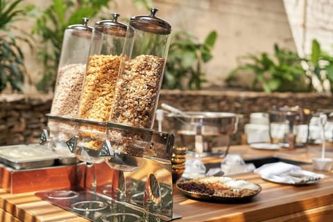 Hotel Poblado Alejandria, Breakfast buffet