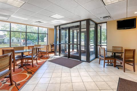 Econo Lodge Inn & Suites Des Moines Fairgrounds Area, Lobby