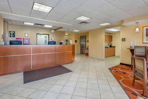 Econo Lodge Inn & Suites Des Moines Fairgrounds Area, Lobby