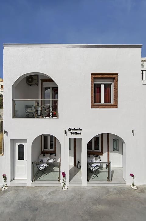 Galatia Villas, Property entrance