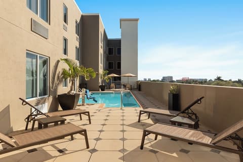Holiday Inn Express & Suites Fort Lauderdale Airport South by IHG, Pool