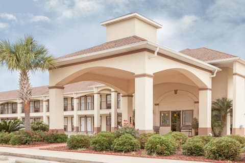 Howard Johnson by Wyndham Lafayette, Exterior