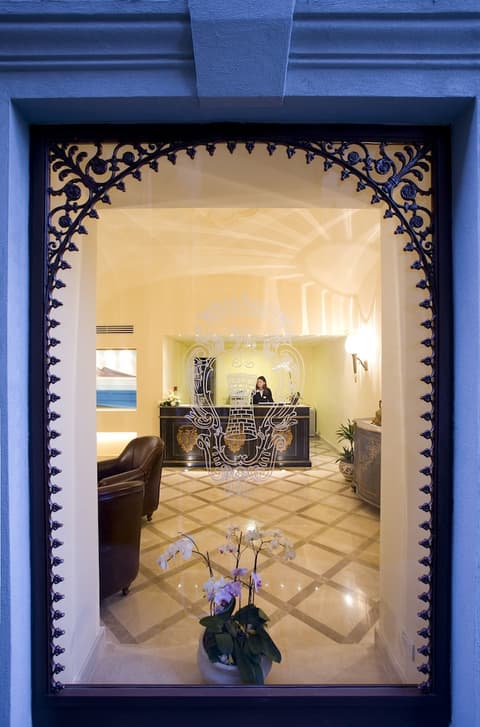 Hotel Palazzo Guardati, Interior entrance