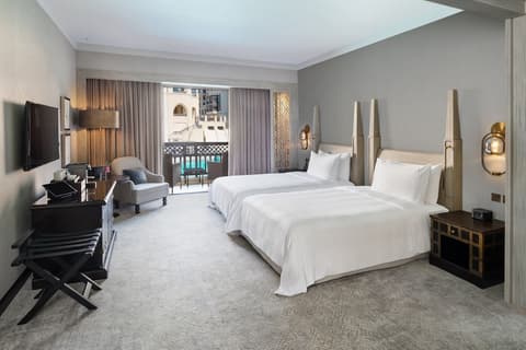 Palace Downtown, Room