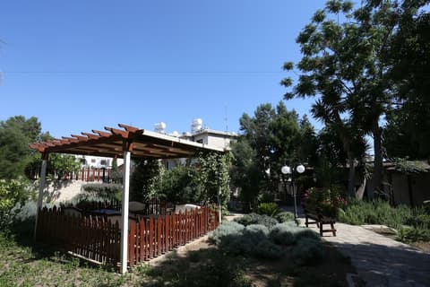 Dionysos Central Hotel, Property grounds