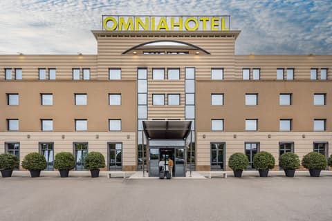 Hotel Omnia, Front of property