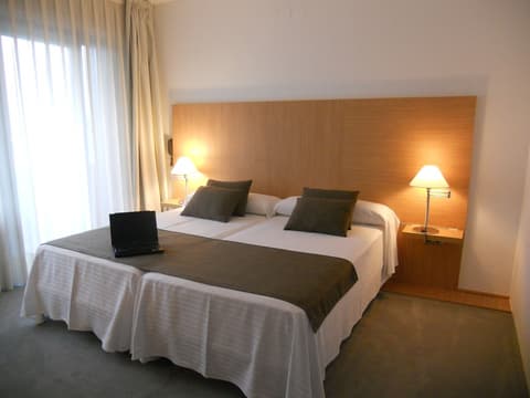 Checkin Montserrat, Room