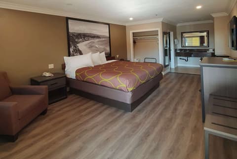Super 8 by Wyndham Cypress Buena Park Area, Room
