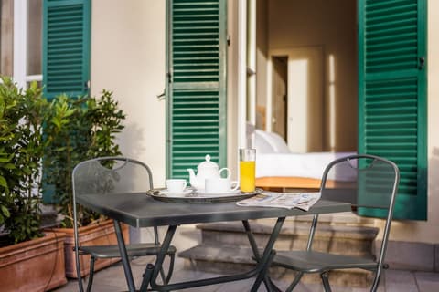 Hotel Embassy, Terrace/patio