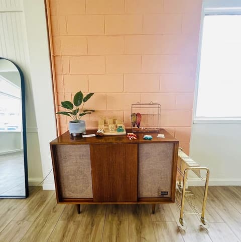 The Postcard Motel, Reception