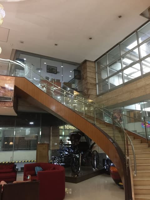 Crown Regency Hotel and Towers, Lobby