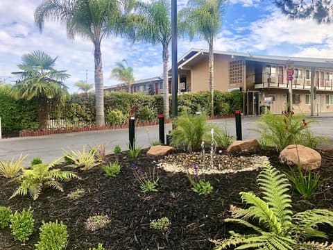 Bay Breeze Inn, Fountain