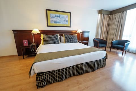 Amérian Mendoza, Room