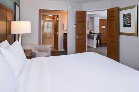 Staybridge Suites Indianapolis Downtown - Convention Center by IHG, Room
