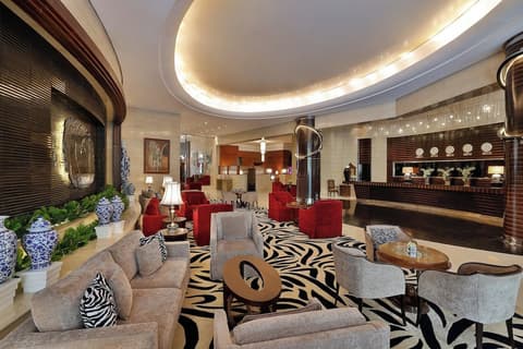 Grand Millennium Dubai, Lobby