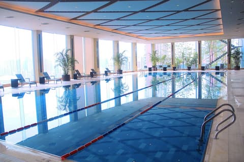 Renaissance Shanghai Zhongshan Park, Indoor pool