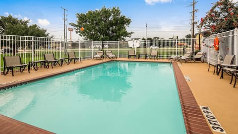 Best Western Lafayette Inn, Outdoor pool