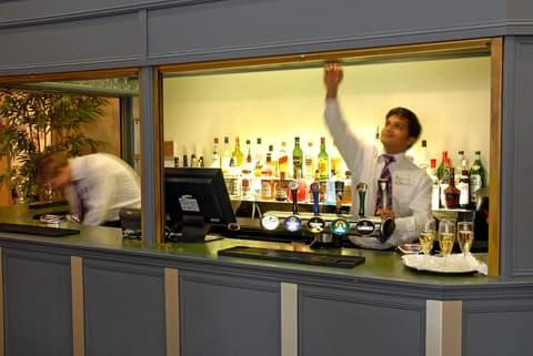 Antoinette Hotel Wimbledon, Bar (on property)
