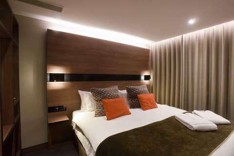 Merit Kensington Hotel, Room