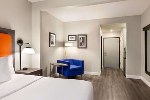 La Quinta Inn & Suites by Wyndham Mt. Laurel - Philadelphia, Room